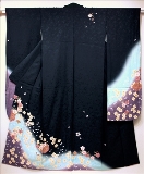 リサイクル着物　振袖　黒地　雪輪　桜　長襦袢付き　刺繍衿付き　美品　成人式　卒業式　