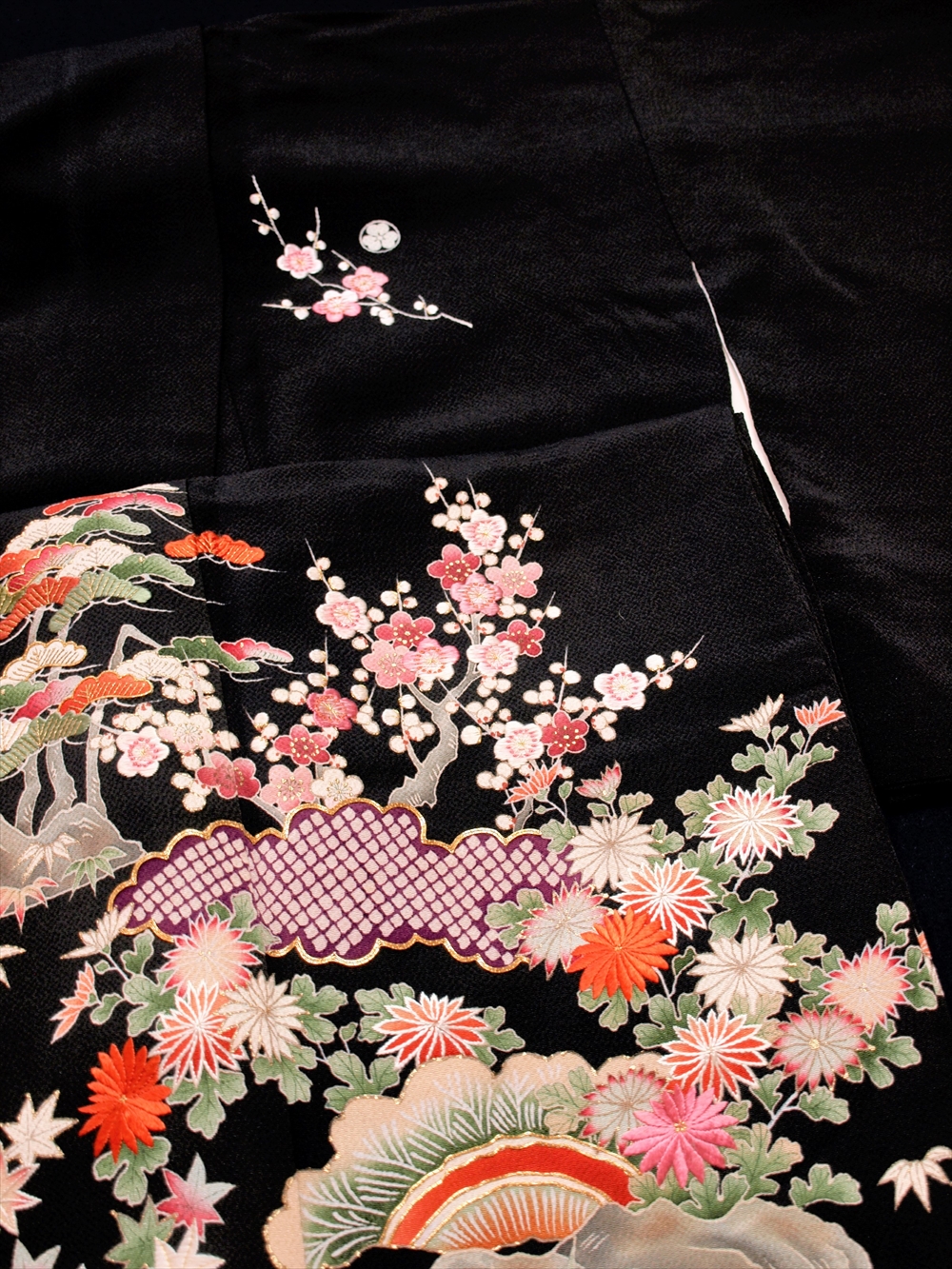 訪問着 ＞ リサイクル着物 黒留袖 ちりめん 縮緬 御所解 草花刺繍
